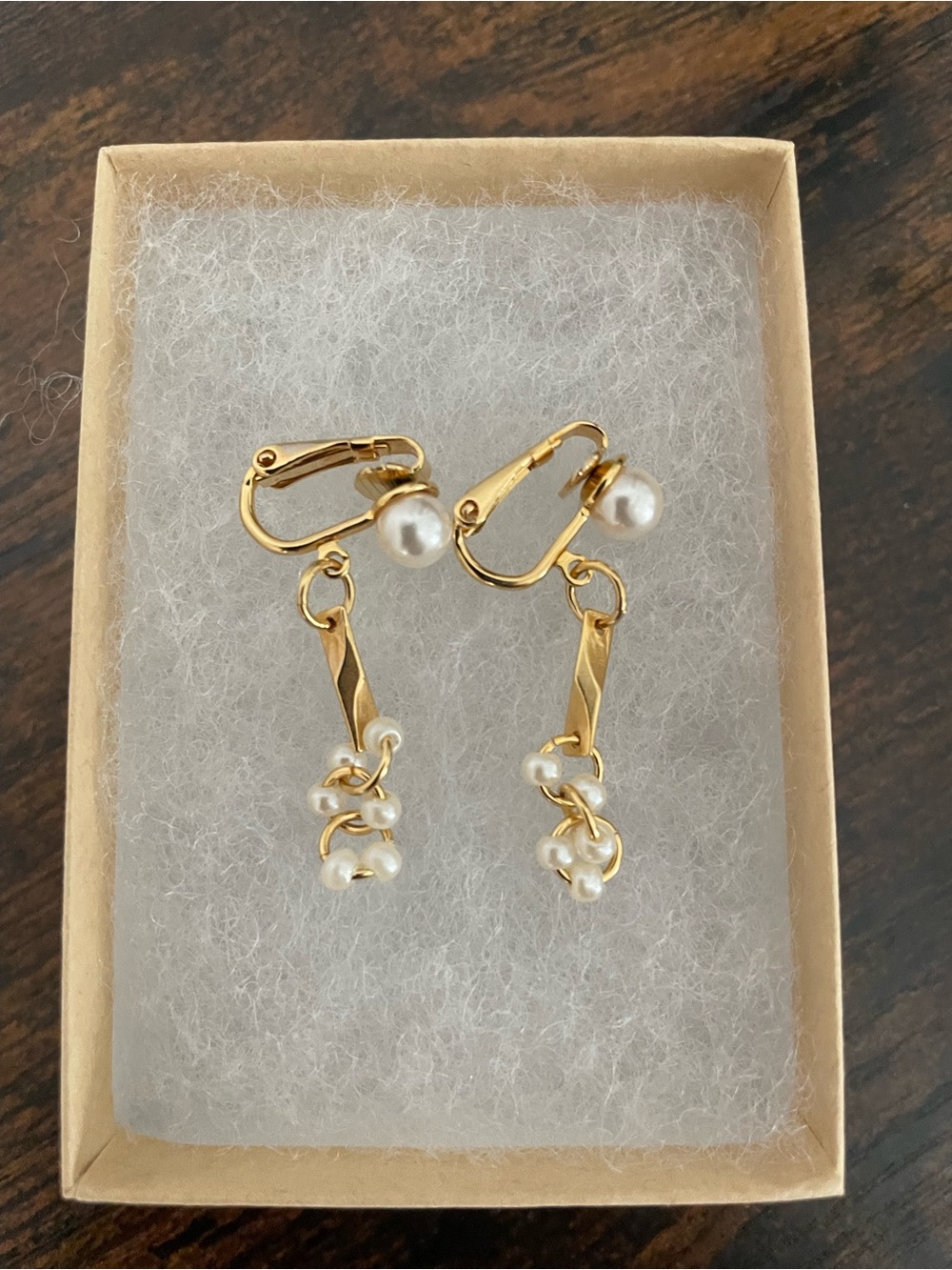Vintage Elegant Gold and Pearl Dangle Clip-On Lightweight Earrings